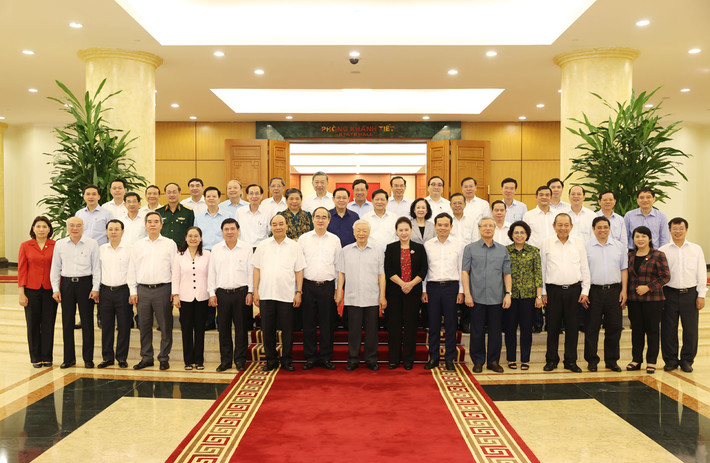Tổng Bí thư, Chủ tịch Nước Nguyễn Phú Trọng, Thủ tướng Nguyễn Xuân Phúc, Chủ tịch Quốc hội Nguyễn Thị Kim Ngân và tập thể Bộ Chính trị với Ban thường vụ Thành ủy TP Hồ Chí Minh Ảnh: Trí Dũng Tổng Bí thư, Chủ tịch Nước Nguyễn Phú Trọng, Thủ tướng Nguyễn Xuân Phúc, Chủ tịch Quốc hội Nguyễn Thị Kim Ngân và tập thể Bộ Chính trị với Ban thường vụ Thành ủy TP Hồ Chí Minh Ảnh: Trí Dũng