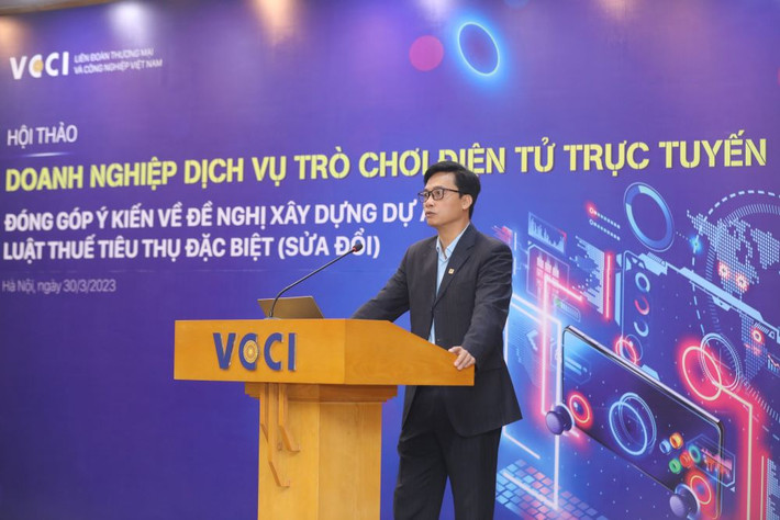 Phó Chủ tịch Hiệp hội Phần mềm và Dịch vụ công nghệ thông tin Việt Nam (VINASA) Lê Xuân Hoà phát biểu tại hội thảo Có nên đánh thuế tiêu thụ đặc biệt với ngành game online? -0