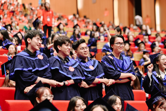 70% sinh viên Trường ĐH Ngoại thương tốt nghiệp loại xuất sắc và giỏi -1