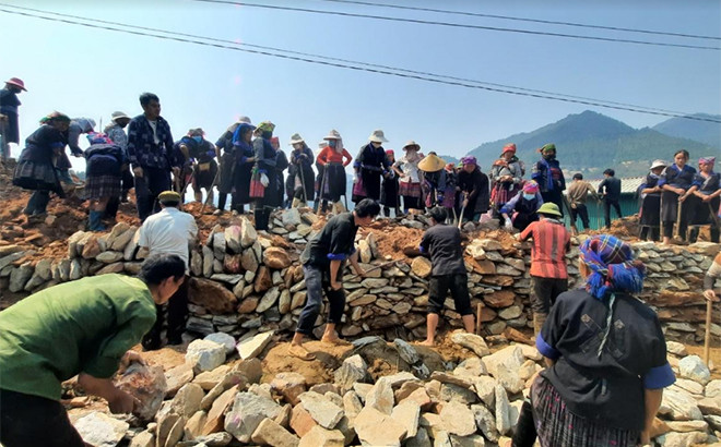 Mù Cang Chải đột phá phát triển hạ tầng giao thông nông thôn ảnh 1 Mù Cang Chải đột phá phát triển hạ tầng giao thông nông thôn -0