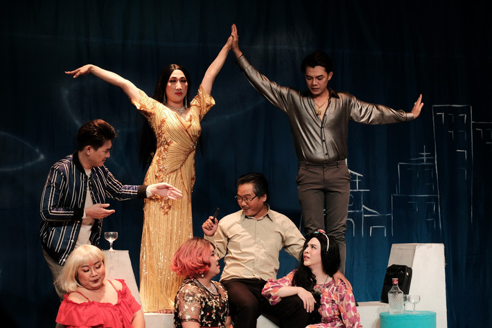 Cảnh trong vở kịch Tết của Nhà hát Kịch Sân khấu nhỏ 5B, TP Hồ Chí Minh Nguồn: nudoanhnhan.net Cảnh trong vở kịch Tết của Nhà hát Kịch Sân khấu nhỏ 5B, TP Hồ Chí Minh Nguồn: nudoanhnhan.net