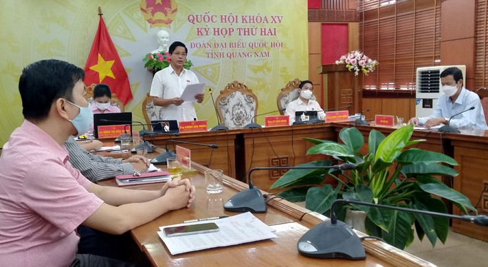 ĐBQH Dương Văn Phước phát biểu thảo luận tại điểm cầu tỉnh Quảng Nam Phó Trưởng đoàn ĐBQH tỉnh Quảng Nam Dương Văn Phước phát biểu thảo luận trực tuyến về dự án Luật Thi đua - khen thưởng sửa đổi sáng nay 28.10
