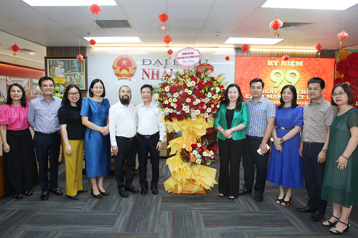Đại diện Bộ Y tế và tỉnh Bắc Giang thăm, chúc mừng Báo Đại biểu Nhân dân ảnh 8 Đại diện Bộ Y tế và tỉnh Bắc Giang thăm, chúc mừng Báo Đại biểu Nhân dân -0