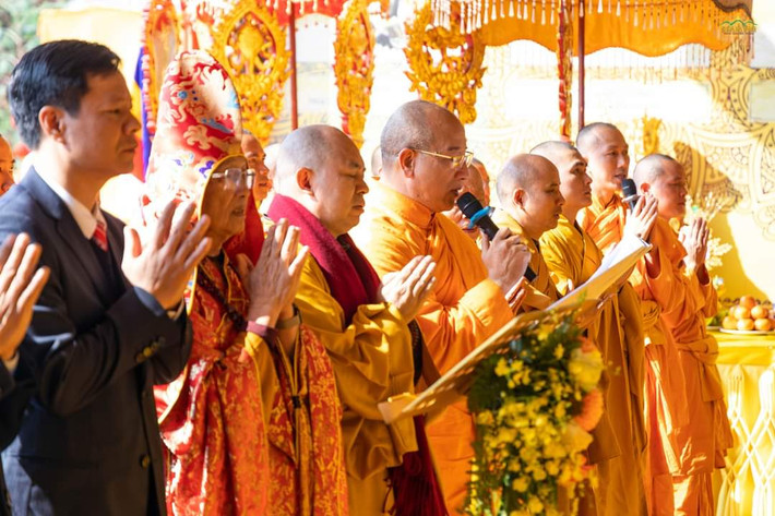 Chư tôn thiền đức Tăng thực hiện nghi thức khai xuân cầu quốc thái dân an trong ngày Khai hội mùng 8 tháng Giêng năm Quý Mão Bài 3: Nguyện cầu cho đất nước thái bình, nhân dân an lạc -0
