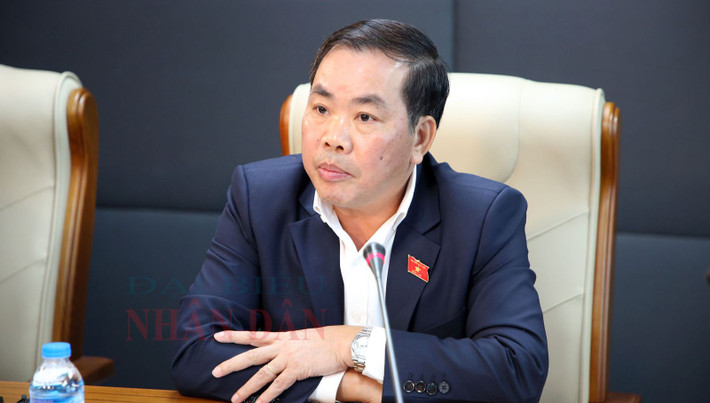 Đại biểu Quốc hội, Phó Chủ tịch Hội Nước sạch và Môi trường Việt Nam Nguyễn Quang Huân chia sẻ tại tọa đàm Ảnh: Duy Thông Đại biểu Quốc hội, Phó Chủ tịch Hội Nước sạch và Môi trường Việt Nam Nguyễn Quang Huân chia sẻ tại tọa đàm Ảnh: Duy Thông