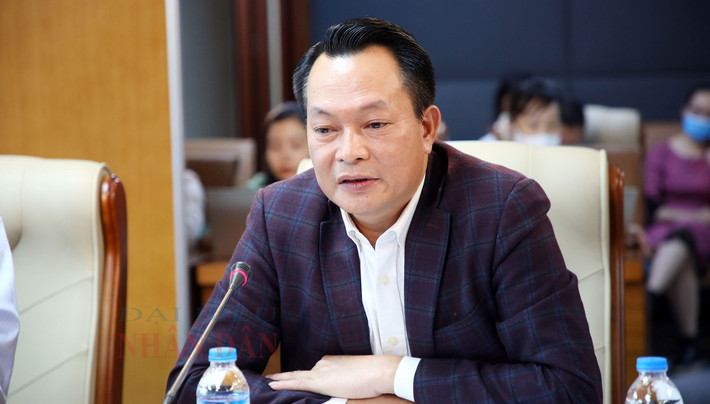Phó Cục trưởng Cục Quản lý tài nguyên nước, Bộ Tài nguyên và Môi trường Nguyễn Minh Khuyến chia sẻ tại tọa đàm Ảnh: Duy Thông Phó Cục trưởng Cục Quản lý tài nguyên nước, Bộ Tài nguyên và Môi trường Nguyễn Minh Khuyến chia sẻ tại tọa đàm Ảnh: Duy Thông