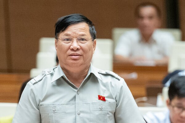 Đại biểu Trần Văn Tiến (Vĩnh Phúc) chất vấn Bộ trưởng Nguyễn Hồng Diên. Ảnh: ITN Đồng bộ chính sách để công nghiệp hỗ trợ tiếp tục là đầu tàu cho tăng trưởng -0