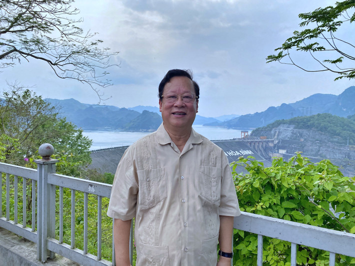 Nguyên Trưởng ban Chỉ đạo Công trường TNCS Thủy điện Hòa Bình Vũ Xuân Hồng thăm lại Thuỷ điện Hoà Bình nguyên Trưởng ban Chỉ đạo Công trường TNCS Thủy điện Hòa Bình Vũ Xuân Hồng thăm lại Thuỷ điện Hoà Bình