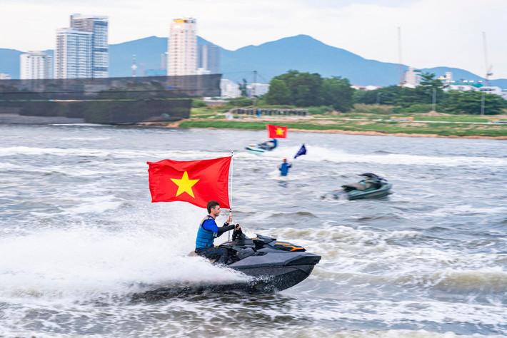 Màn trình diễn trên sông Hàn Thêm nhiều show diễn nghệ thuật đẳng cấp thế giới được trình diễn tại Đà Nẵng -0