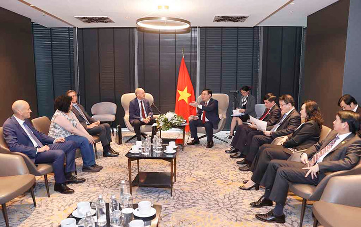 Chủ tịch Quốc hội Vương Đình Huệ tiếp lãnh đạo một số hiệp hội, tập đoàn Bulgaria. Ảnh: Doãn Tấn Chủ tịch Quốc hội Vương Đình Huệ tiếp lãnh đạo một số hiệp hội, tập đoàn Bulgaria -0