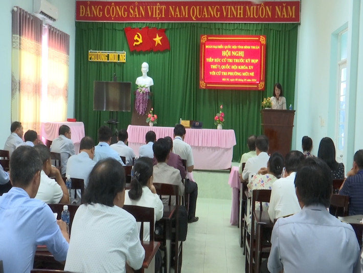 Toàn cảnh hội nghị tiếp xúc cử tri tại phường Mũi Né Cử tri Bình Thuận đề nghị cần sớm xây dựng dự án kè chắn sóng, khu neo đậu tàu thuyền, tránh trú bão tại Mũi Né -0