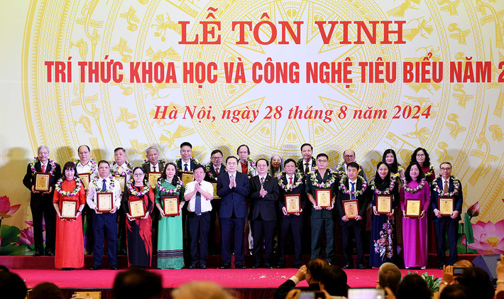Chủ tịch Quốc hội Trần Thanh Mẫn: Mỗi thắng lợi của cách mạng Việt Nam không thể thiếu đóng góp của trí thức ảnh 9 Chủ tịch Quốc hội Trần Thanh Mẫn: Mỗi thắng lợi của cách mạng Việt Nam không thể thiếu đóng góp của trí thức -5