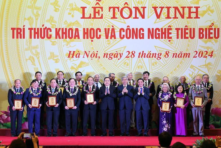 Chủ tịch Quốc hội Trần Thanh Mẫn: Mỗi thắng lợi của cách mạng Việt Nam không thể thiếu đóng góp của trí thức ảnh 6 Chủ tịch Quốc hội Trần Thanh Mẫn: Mỗi thắng lợi của cách mạng Việt Nam không thể thiếu đóng góp của trí thức -7