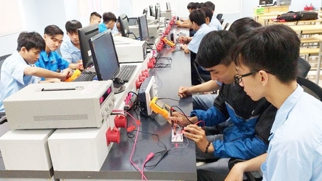 Các chuyên gia cho rằng, hiện nay kỹ thuật, kỹ năng hành vi và các kỹ năng mềm khác của lao động Việt Nam còn yếu Các chuyên gia cho rằng, hiện nay kỹ thuật, kỹ năng hành vi và các kỹ năng mềm khác của lao động Việt Nam còn yếu.