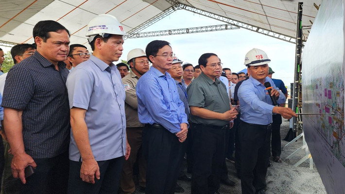 Thủ tướng Phạm Minh Chính đi thị sát trên tuyến cao tốc Khánh Hòa - Buôn Ma Thuột vào chiều 17.8 Thủ tướng phát động 500 ngày đêm thi đua hoàn thành 3.000km đường bộ cao tốc -0