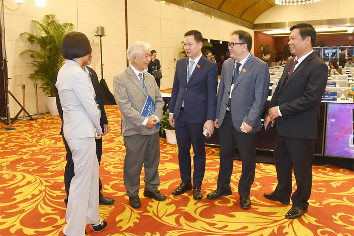 Một số hình ảnh Phiên Bế mạc Hội nghị Nghị sỹ Trẻ Toàn cầu lần thứ 9 ảnh 13 Hình ảnh Phiên Bế mạc Hội nghị Nghị sỹ Trẻ Toàn cầu lần thứ 9 -2