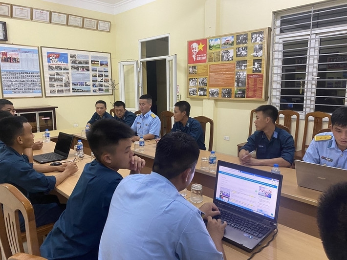 Cuộc thi thu hút đông đảo cán bộ, đảng viên, công chức, viên chức, đoàn viên, thanh niên, chiến sĩ lực lượng vũ trang, học sinh và Nhân dân tham gia. Ảnh: qdnd.vn Hơn 20.000 lượt tham gia kỳ 3 Cuộc thi trực tuyến