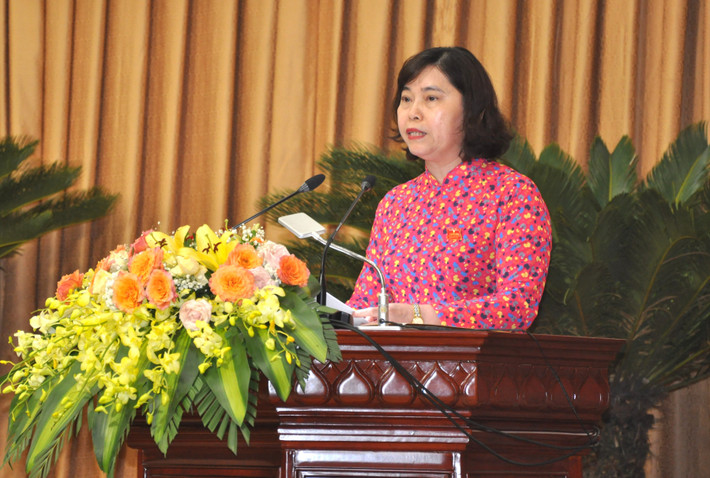 Phó Chủ tịch Thường trực HĐND tỉnh Trần Thị Hằng phát biểu tại kỳ họp. Ảnh: Hải Yến Thông qua 4 nghị quyết quan trọng -0