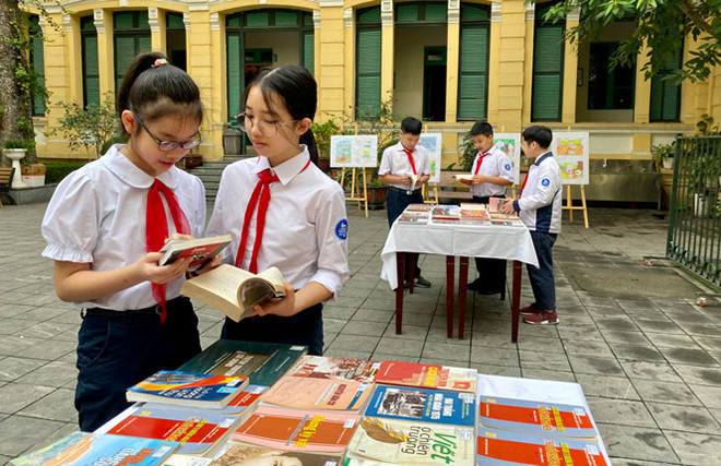 Học sinh Trường THCS Trưng Vương tìm hiểu và tham gia cuộc thi Đại sứ văn hóa đọc TP Hà Nội, tháng 4.2021 Nguồn: hanoimoi.vn Học sinh Trường THCS Trưng Vương tìm hiểu và tham gia cuộc thi Đại sứ văn hóa đọc TP Hà Nội, tháng 4.2021 Nguồn: hanoimoi.vn