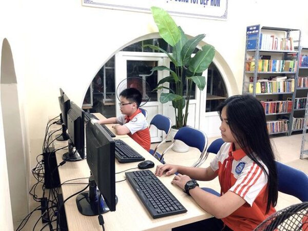 Học sinh Trường THCS Thanh Quan đọc sách online tại thư viện trường Nguồn: sovhtt.hanoi.gov.vn Học sinh Trường THCS Thanh Quan đọc sách online tại thư viện trường Nguồn: sovhtt.hanoi.gov.vn