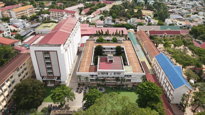 Trường Victory mới trả tiền trúng đấu giá đất và tài sản trên đất, còn hơn 25 tỷ đồng tiền thuê đất hằng năm chưa thanh toán. Ảnh Đức Hưng. Đắk Lắk: Trường Victory xin làm nhà xe, giáo dục năng khiếu 3 tầng rồi ‘hô biến’ thành nhà ở -0