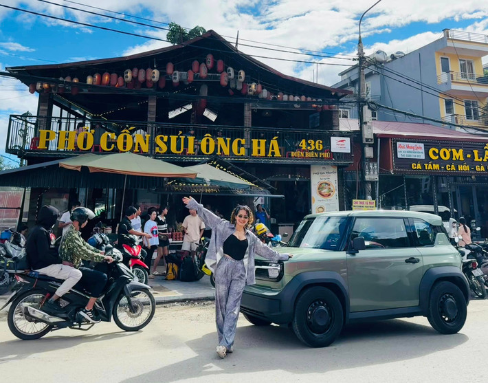 Chiếc VF 3 mới của chị Hồng thu hút sự chú ý của cộng đồng mạng Khách hàng Việt ấn tượng với loạt ưu điểm khi sở hữu VinFast VF 3 -0
