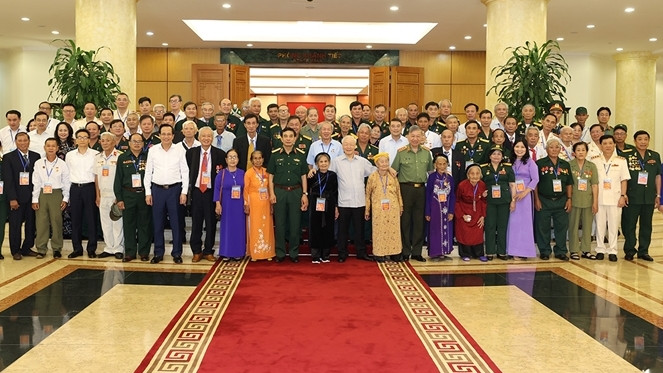 Tổng Bí thư Nguyễn Phú Trọng với các đại biểu người có công tiêu biểu toàn quốc tham dự cuộc gặp mặt nhân dịp kỷ niệm 75 năm Ngày Thương binh - Liệt sĩ tại trụ sở Trung ương Đảng ngày 23.7.2022. Ảnh: Trí Dũng Tấm gương mẫu mực về học tập, làm theo tư tưởng, đạo đức, phong cách Hồ Chí Minh