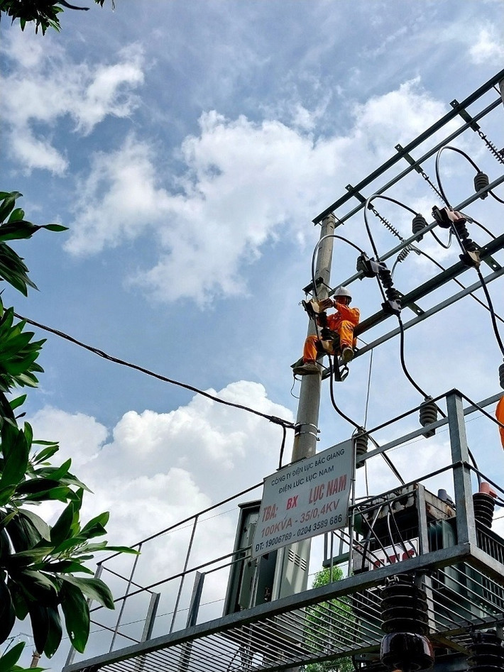 Công ty Điện lực Bắc Giang nỗ lực cung cấp điện mùa nắng nóng ảnh 1 Công ty Điện lực Bắc Giang nỗ lực cung cấp điện mùa nắng nóng -0