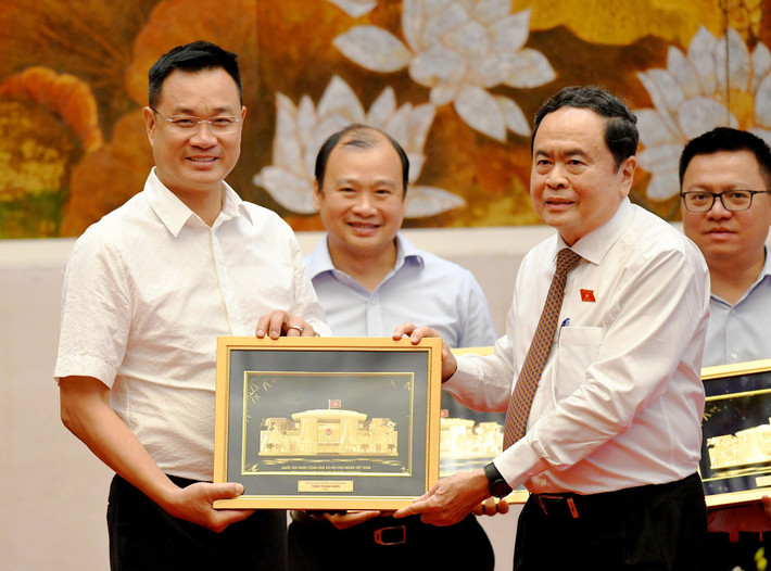 Chủ tịch Quốc hội Trần Thanh Mẫn: Tiếp tục thông tin kịp thời, có trọng tâm, trọng điểm, làm nổi bật những nét mới, các quyết sách của Quốc hội ảnh 4 Chủ tịch Quốc hội Trần Thanh Mẫn: Tiếp tục thông tin kịp thời, có trọng tâm, trọng điểm, làm nổi bật những nét mới, các quyết sách của Quốc hội -0