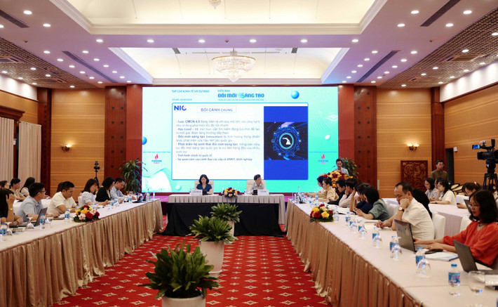 Quang cảnh diễn đàn l1050111 copy.jpg -0