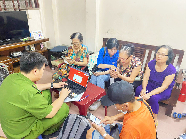 Công an TP. Hà Nội kích hoạt Định danh điện tử cho người dân. Mệnh lệnh 01: Mọi vấn đề đều được giải quyết khi người đứng đầu xác định rõ trách nhiệm của mình -0