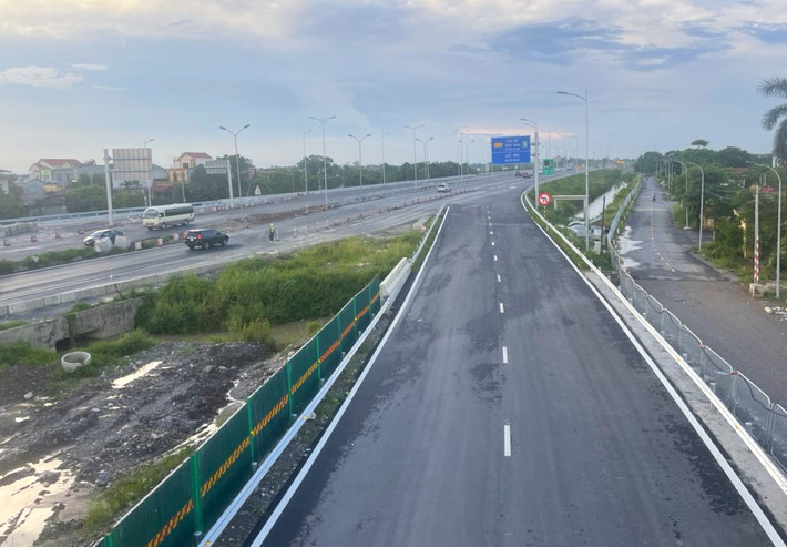 Cao tốc Cầu Giẽ - Ninh Bình phân luồng để phục vụ thi công giai đoạn 2 Dự án nút giao Phú Thứ và đường kết nối tại xã Tiên Hiệp, Thành phố Phủ Lý Phân luồng, tổ chức giao thông tạm thời tuyến đường cao tốc Cầu Giẽ - Ninh Bình từ 17.7 -0