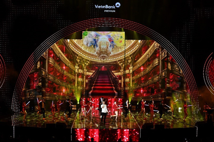 Nghệ sỹ Đông Hùng mang đến màn trình diễn sôi động “The Greatest Show” VietinBank ra mắt thương hiệu mới -0