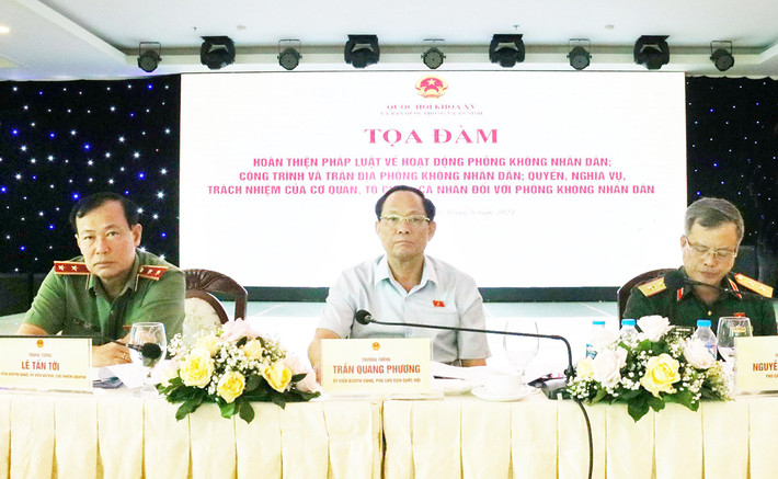 Phó Chủ tịch Quốc hội Trần Quang Phương dự Tọa đàm hoàn thiện pháp luật về hoạt động Phòng không nhân dân ảnh 1 Phó Chủ tịch Quốc hội Trần Quang Phương dự Tọa đàm hoàn thiện pháp luật về hoạt động Phòng không nhân dân -0