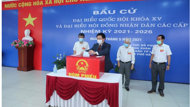 Ủy viên Bộ Chính trị, Giám đốc Học viện Chính trị Quốc gia Hồ Chí Minh, Chủ tịch Hội đồng Lý luận Trung ương Nguyễn Xuân Thắng bỏ phiếu tại Khu vực bỏ phiếu số 7 Ảnh: Quang Vinh Ủy viên Bộ Chính trị, Giám đốc Học viện Chính trị Quốc gia Hồ Chí Minh, Chủ tịch Hội đồng Lý luận Trung ương Nguyễn Xuân Thắng bỏ phiếu tại Khu vực bỏ phiếu số 7 Ảnh: Quang Vinh