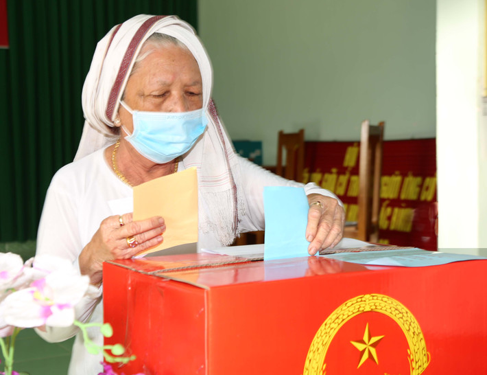 Cử tri cao tuổi thôn Bình Minh, xã Phan Hòa thực hiện quyền và nghĩa vụ công dân Cử tri cao tuổi thôn Bình Minh, xã Phan Hòa thực hiện quyền và nghĩa vụ công dân