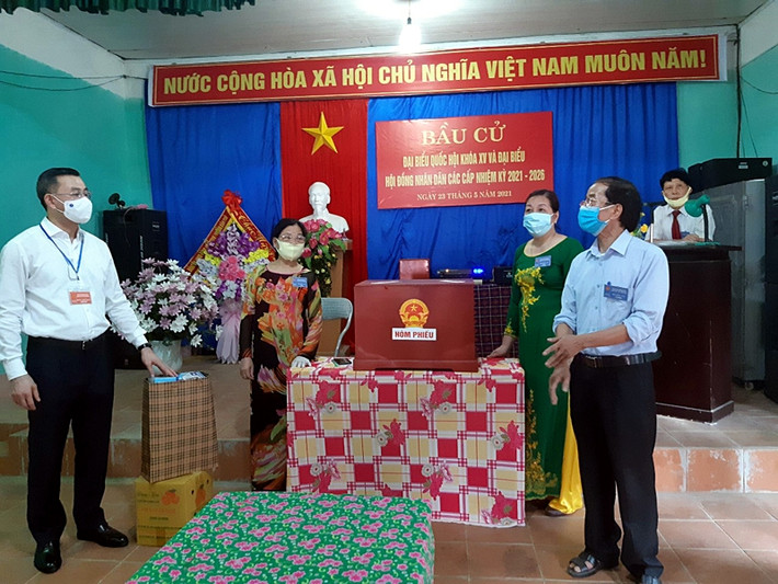 Ủy viên trung ương Đảng, Bí thư Tỉnh ủy Ngô Văn Tuấn kiểm tra công tác bầu cử tại khu vực bầu cử TP Hòa Bình Ủy viên BCH TƯ Đảng, Bí thư Tỉnh ủy Ngô Văn Tuấn thực hiện bỏ phiếu và kiểm tra công tác bầu cử tại khu vực bầu cử TP Hòa Bình