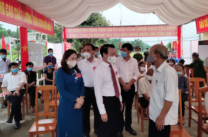 Bí thư Tỉnh ủy Đỗ Đức Duy đến kiểm tra công tác bầu cử tại khu vực bỏ phiếu số 4, xã Quy Mông, huyện Trấn Yên Bí thư Tỉnh ủy Đỗ Đức Duy đến kiểm tra công tác bầu cử tại khu vực bỏ phiếu số 4, xã Quy Mông, huyện Trấn Yên