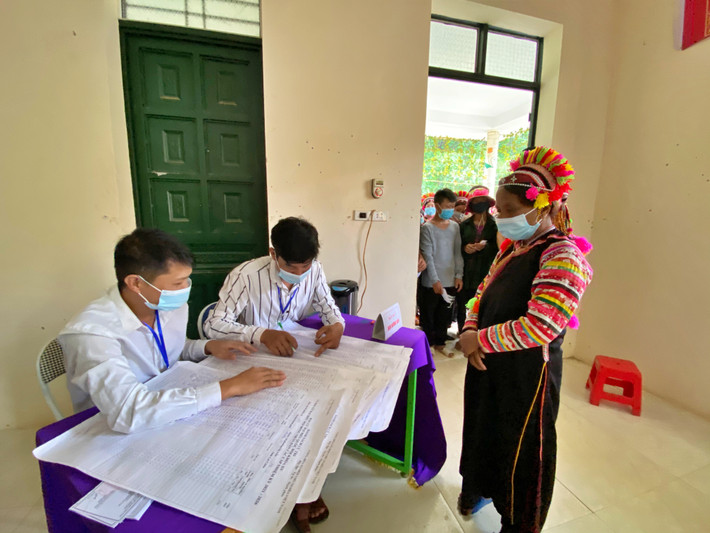 Cử tri người dân tộc La Hủ ở xã Pa Ủ, huyện Mường Tè, tỉnh Lai Châu hồ hởi đi bầu cử Cử tri người dân tộc La Hủ ở xã Pa Ủ =, huyện Mường Tè, tỉnh Lai Châu hồ hởi đi bầu cử