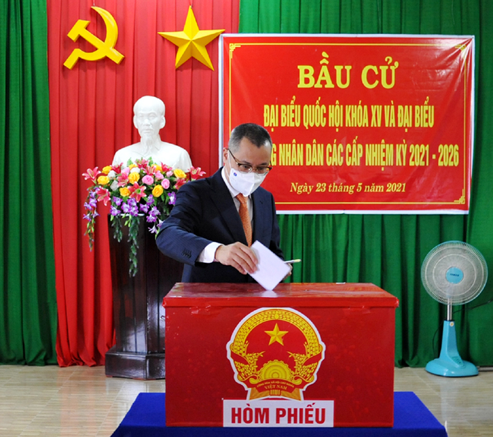 Bí thư Tỉnh ủy Phạm Đại Dương tham gia bầu cử tại khu vực bỏ phiếu số 11 thuộc phường 9 (TP Tuy Hòa). Ảnh: ANH NGỌC Bí thư Tỉnh ủy Phạm Đại Dương tham gia bầu cử tại khu vực bỏ phiếu số 11 thuộc phường 9 (TP Tuy Hòa). Ảnh: ANH NGỌC