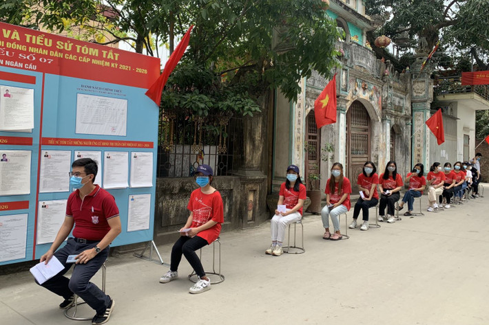 Đoàn cán bộ và sinh viên tình nguyện Trường Đại học Y Hà Nội tại điểm bầu cử số 7, thị trấn Chờ, huyện Yên Phong, Bắc Ninh Đoàn cán bộ và sinh viên tình nguyện Trường Đại học Y Hà Nội tại điểm bầu cử số 7, thị trấn Chờ, huyện Yên Phong, Bắc Ninh