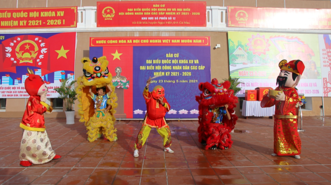 Tiết mục múa lân chào mừng ngày bầu cử Tiết mục múa lân chào mừng ngày bầu cử