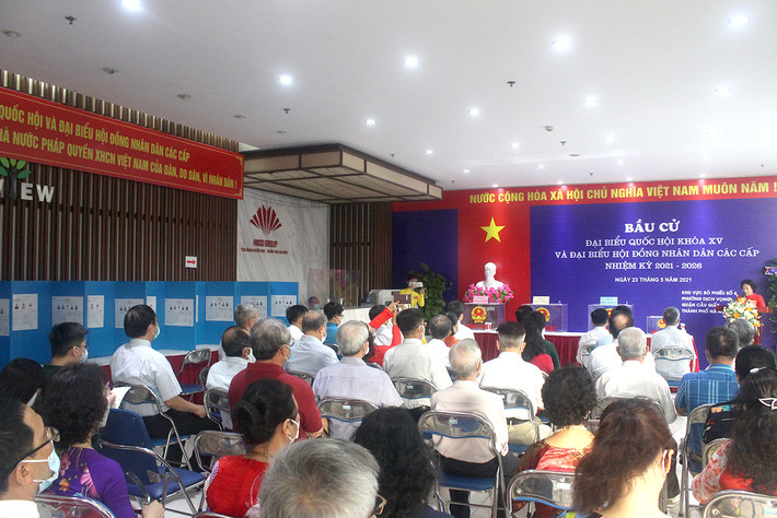 Toàn cảnh lễ khai mạc tại khu vực bầu cử số 6, phường Dịch Vọng, quận Cầu Giấy Toàn cảnh lễ khai mạc long trọng của khu vực bầu cử số 6, phường Dịch Vọng, quận Cầu Giấy