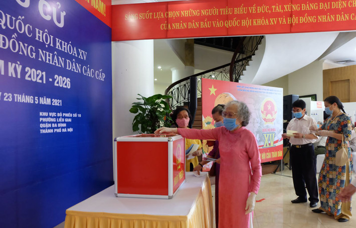 Cử tri Nguyễn Thị Thanh Hồng bỏ phiếu bầu những người tiêu biểu, xứng đáng là đại biểu Quốc hội, đại biểu Hội đồng Nhân dân các cấp Cử tri Nguyễn Thị Thanh Hồng bỏ phiếu bầu những người tiêu biểu, xứng đáng là đại biểu Quốc hội, đại biểu Hội đồng Nhân dân các cấp
