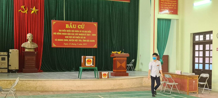 Khu vực bỏ phiếu số 9, thôn Núi Hiểu, xã Quang Châu Khu vực bỏ phiếu số 9, thôn Núi Hiểu, xã Quang Châu