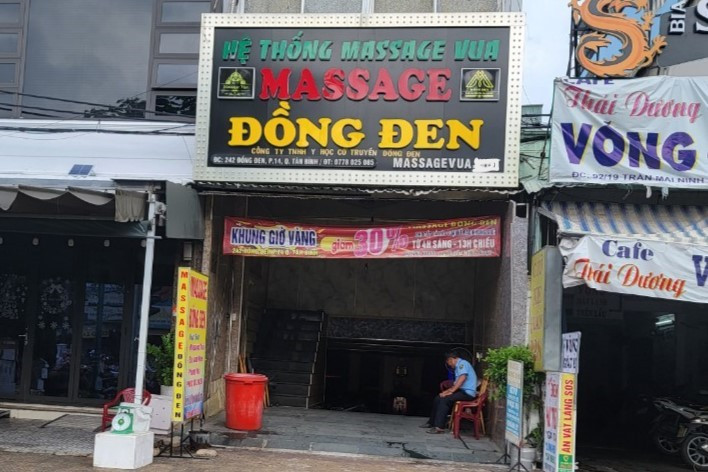 Cơ sở massage số 242 đường Đồng Đen, Phường 14, quận Tân Bình vừa bị xử phạt 235 triệu đồng. Ảnh: Quang Phương. TP. Hồ Chí Minh: Vì sao hai cơ sở massage bị xử phạt hơn 300 triệu đồng? -0