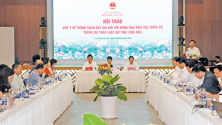 Nhiều ý kiến đóng góp cho công tác giao đất cho đồng bào dân tộc thiểu số. Ảnh: Vũ Châu Quy định thứ tự ưu tiên giao đất cho đồng bào dân tộc thiểu số -0