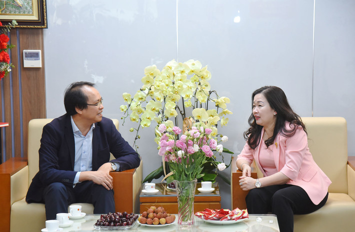 Phó Hiệu trưởng Trường Đại học Phenikaa, PGS.TS Nguyễn Phú Khánh chúc mừng Báo Đại biểu Nhân dân nhân kỷ niệm 99 năm Ngày Báo chí Cách mạng Việt Nam. Ảnh: Quang Khánh Lãnh đạo Quốc hội, các cơ quan của Quốc hội chúc mừng Báo Đại biểu Nhân dân -0