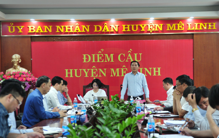 Bí thư Huyện ủy Mê Linh Nguyễn Thanh Liêm phát biểu tại Hội nghị. Ảnh: Văn Anh Hà Nội: Gần nửa dân số Mê Linh sắp được khám bệnh miễn phí -0