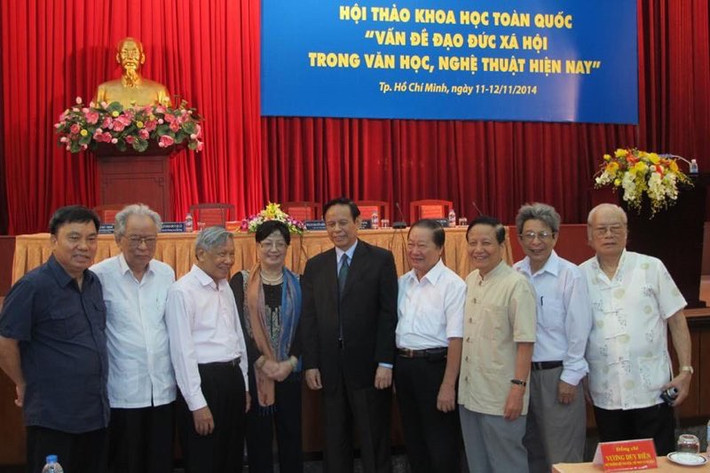 Nguyên Tổng Bí thư Lê Khả Phiêu với một số lãnh đạo Hội Nhà báo Việt Nam Nguyên Tổng Bí thư Lê Khả Phiêu với một số lãnh đạo Hội Nhà báo Việt Nam